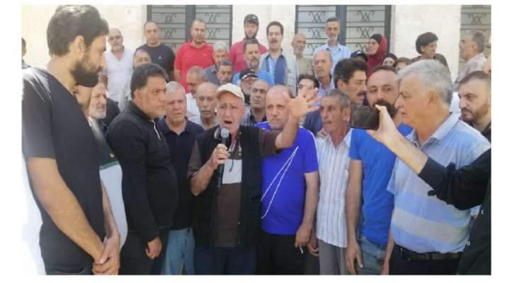 وقفة احتجاجية أمام بلدية بعلبك على أزمة الخبز وانقطاع الكهرباء