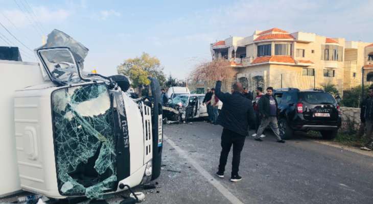 انقلاب سيارة على طريق عام برج رحال وإصابة ثلاثة أشخاص بجروح