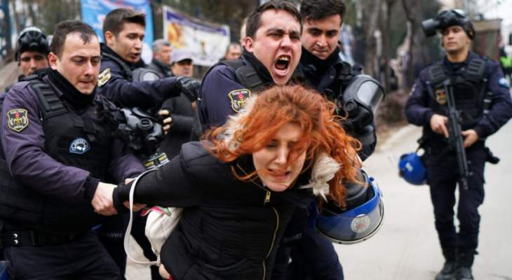 محكمة تركية أمرت بإحتجاز عاملين اثنين بصحيفة &quot;سوزجو&quot; التركية المعارضة 