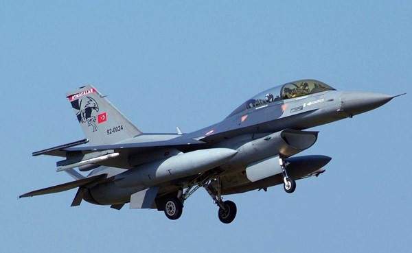 تحطم مقاتلة تابعة لسلاح الجو التركي وسط البلاد ومقتل الطيار