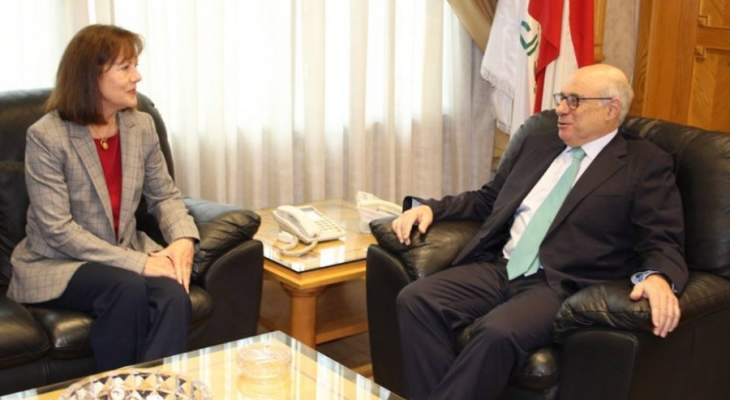 أبو سليمان يعرض مع السفيرة الاميركية مشاريع تصب لمصلحة العامل اللبناني