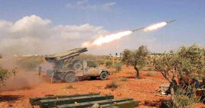 المرصد السوري: قصف صاروخي متبادل بين قوات النظام والفصائل على جبهات ريفي إدلب وحلب