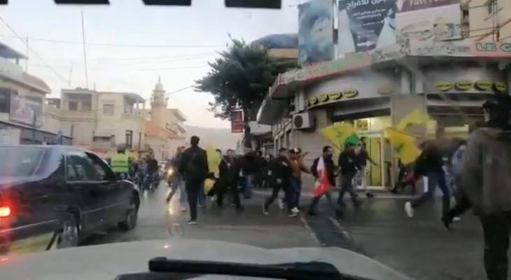 النشرة: مناصرون لامل وحزب الله اعتصموا في بعلبك مقابل المتظاهرين