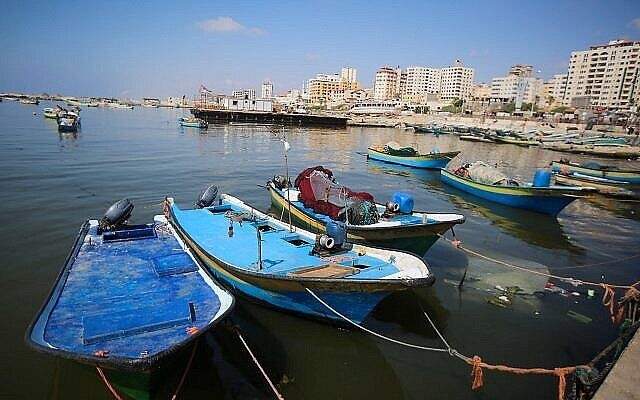 الطائرات الحربية الإسرائيلية تستهدف منطقة ميناء غزة بعدد من الصواريخ