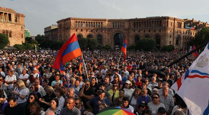 الآلاف تظاهروا في أرمينيا احتجاجًا على تنازلات رئيس الوزراء إلى أذربيجان