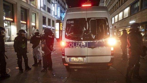 تحطيم واجهات متاجر وأعمال نهب وهجمات على رجال الشرطة في المانيا