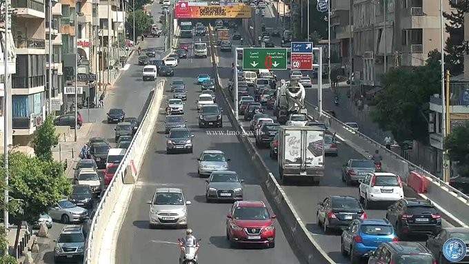 التحكم المروري: تعطل سيارة على جسر الكولا باتجاه نفق سليم سلام