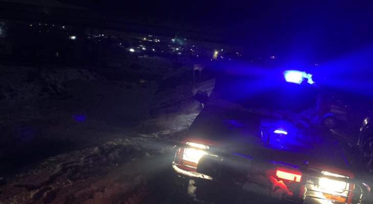 الدفاع المدني أنقذ محاصرين داخل سيارتين بسبب الثلوج في وادي كفردبيان
