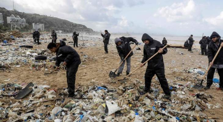 نيويورك تايمز: سبب الأزمة الأخيرة دخول الأمواج الى المطامر وجرفها النفايات لعرض البحر