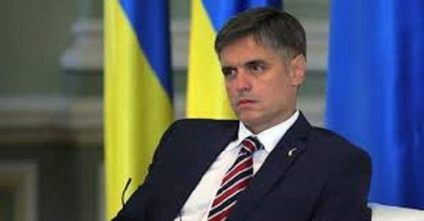 وزير الخارجية الأوكراني: مسؤولون أميركيون قدموا معلومات مهمة لزيلينسكي تتعلق بكارثة الطائرة 