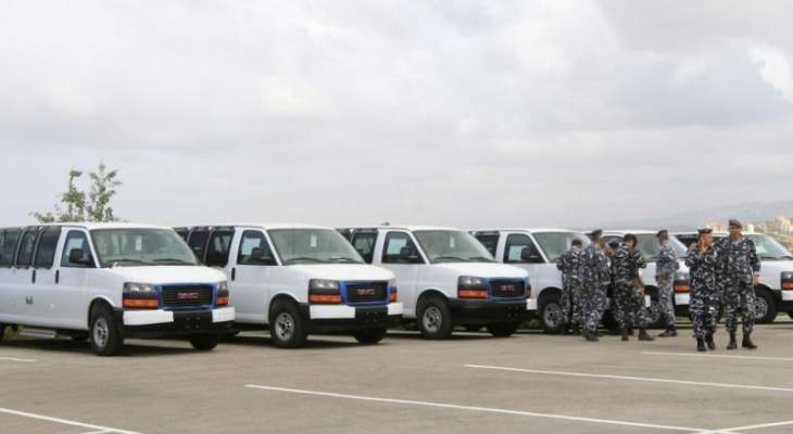 سفارة الولايات المتحدة تقدم سيارات لنقل السجناء إلى قوى الأمن الداخلي
