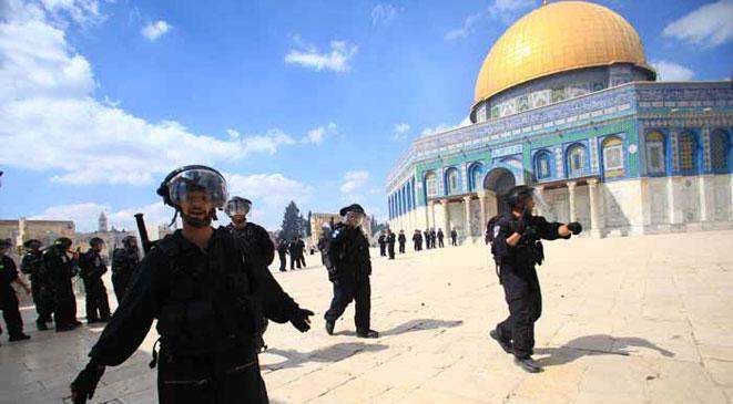 هآرتس: مباحثات إسرائيلية أردينة لفتح المسجد الأقصى أمام اليهود والسياح