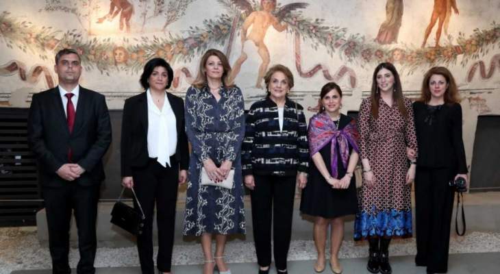 عقيلة الرئيس البلغاري تجول مع السيدة الاولى ناديا عون في المتحف الوطني
