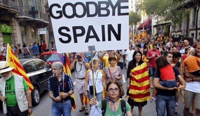 رئيس الوزراء الإسباني يطلب منحه تفويضا بعزل رئيس إقليم كتالونيا