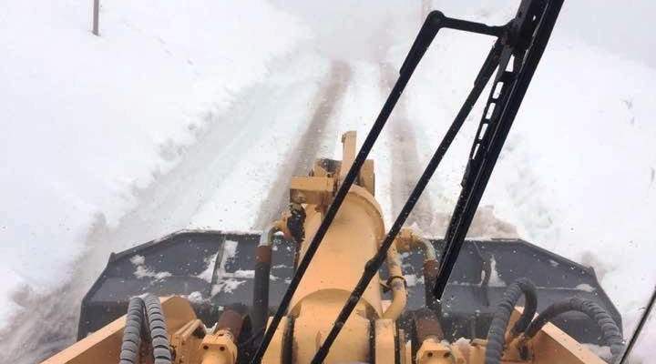 الدفاع المدني: العمل على إزالة الثلوج على طريق عام فقرا- عيون السيمان وصولا إلى فاريا