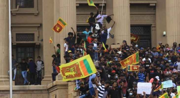 إعلان حالة طوارئ في سريلانكا بعد فرار الرئيس خارج البلاد