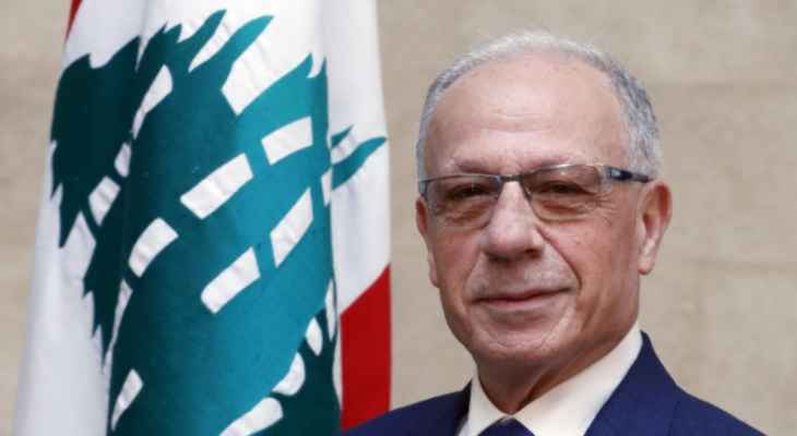 وزير الدفاع: وقف العمل بقرار تجميد مفعول رخص حمل الاسلحة على كافة الاراضي اللبنانية