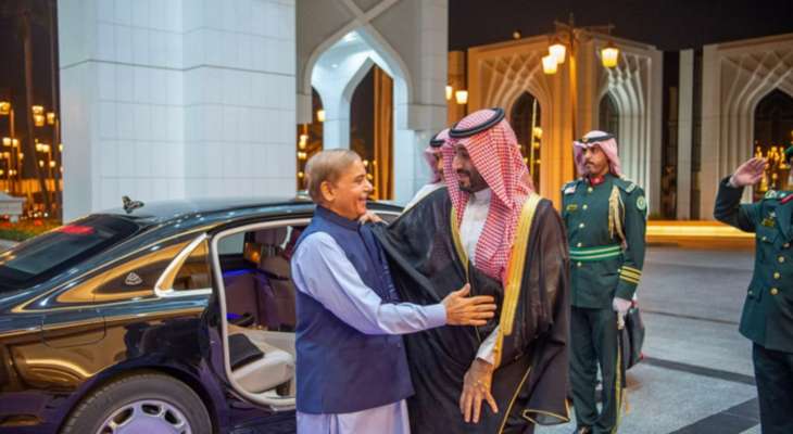رئيس وزراء باكستان: اللقاء الذي جمعني بمحمد بن سلمان مثمر لرفع مستوى العلاقات بين البلدين