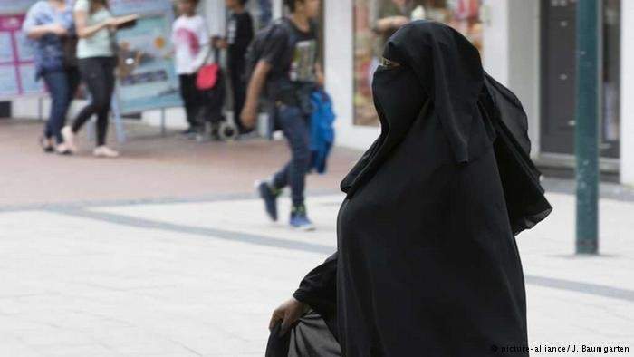 DW: السماح بارتداء البرقع في ألمانيا تعد على الحرية الشخصية