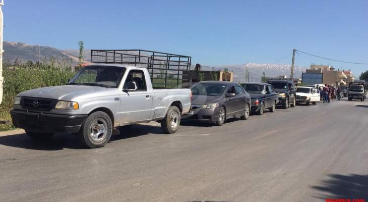 النشرة: ازدحام للسيارات أمام محطات الوقود في البقاع ومعظمها أقفلت أبوابها