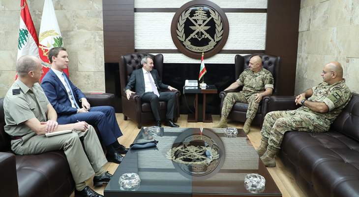 قائد الجيش بحث مع السفير البريطاني في لبنان بعلاقات التعاون بين جيشي البلدين