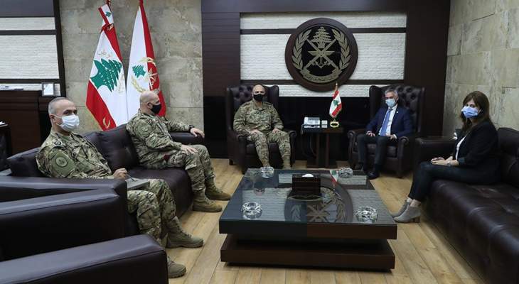 قائد الجيش بحث مع رئيس بعثة الصليب الأحمر الدولي سبل تعزيز العلاقة بين المؤسستين