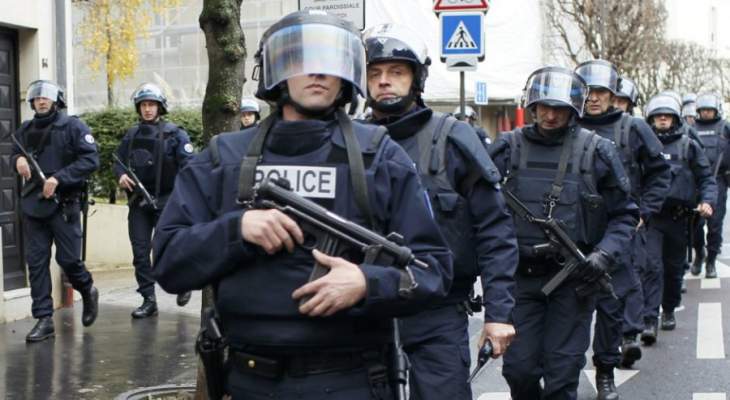 القبض على 7 مهاجرين غير شرعيين داخل شاحنة أعلاف في فرنسا