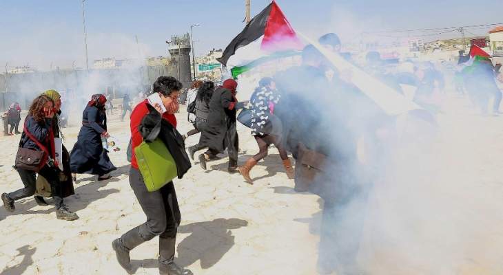 الشرطة الاسرائيلية تهاجم المتظاهرين قرب المسجد الأقصى