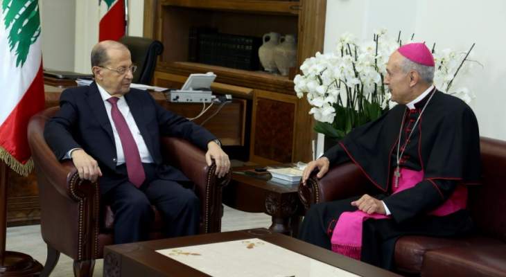 الرئيس عون يلتقي السفير البابوي في لبنان غابريل كاتشيا في زيارة وداعية