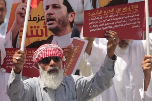 انصار الشيخ علي سلمان تظاهروا غرب المنامة وطالبوا باخلاء سبيله