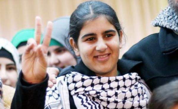 الطفلة الفلسطينية المحررة ملاك الخطيب لـ&quot;النشرة&quot;: جنود الاحتلال عاملوني كأنني قاتلة وفرحتي لن تكتمل إلا بتحرير كافة الأسرى