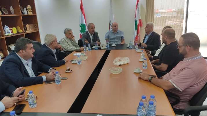 وفد من العمل الجماهيري في "حماس" زار الاتحاد العمالي: لوقف العنف الإسرائيلي وإغاثة غزة