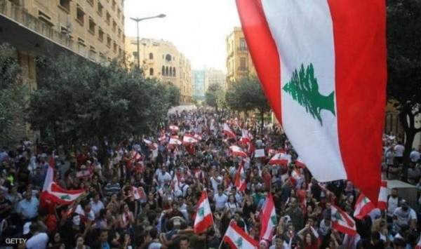 متظاهرون في وسط بيروت توجهوا للاعتصام أمام منزل دياب