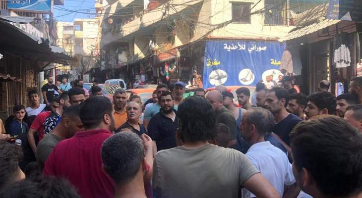 محتجون قطعوا مدخل مخيم البداوي وطريقه العام احتجاجا على رفع تسعيرة مولدات الكهرباء