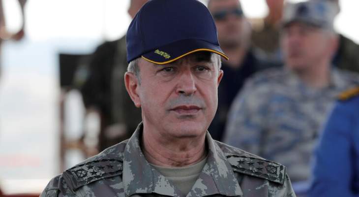 وزير الدفاع التركي يتفقد الوحدات العسكرية عند الحدود مع سوريا