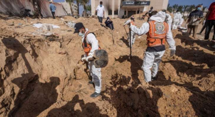 ارتفاع عدد المقابر الجماعية التي تم العثور عليها داخل باحات المستشفيات في غزة إلى 7
