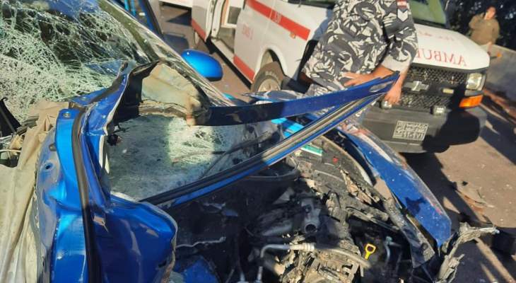 الدفاع المدني: جريحتان جراء حادث سير بين سيارتين على طريق عام غرفين- جبيل