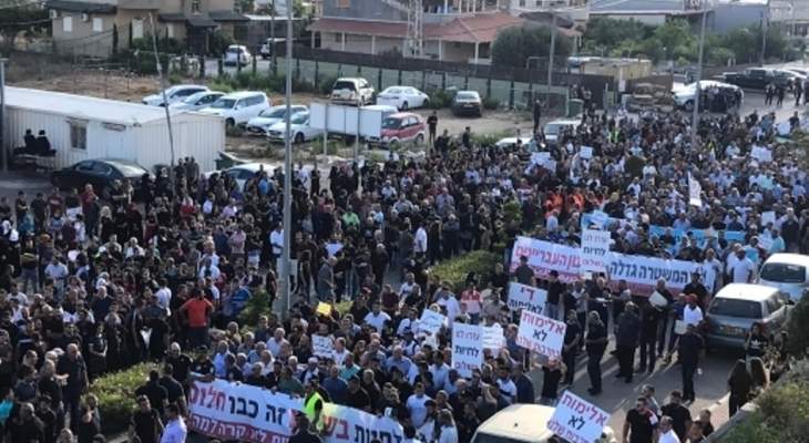 تظاهرة وإضراب عام بالبلدات العربية في إسرائيل احتجاجا على تنامي الجريمة