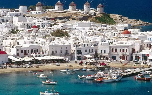 الازمة اليونانية تقتل السياحة الصيفية في البلاد بسبب نقص السيولة