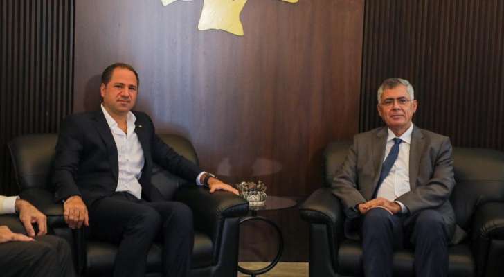 الجميل بحث مع السفير البرازيلي بآخر المستجدات والدور الذي يمكن أن يلعبه بلده لدعم لبنان
