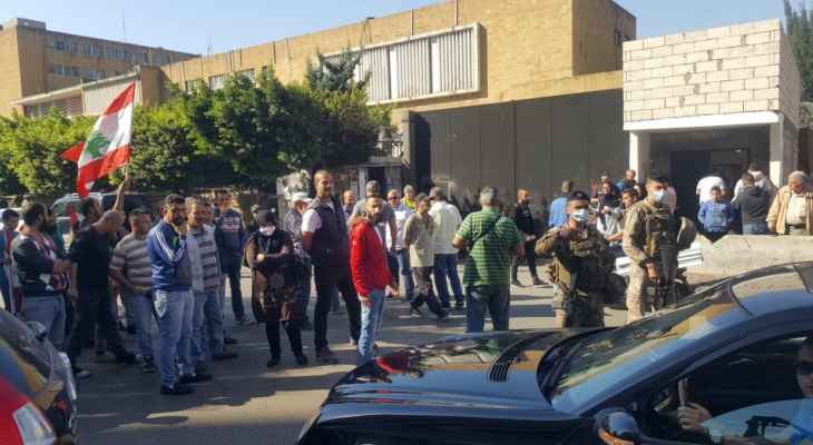 الجديد: محتجون قطعوا الطريق أمام سرايا طرابلس