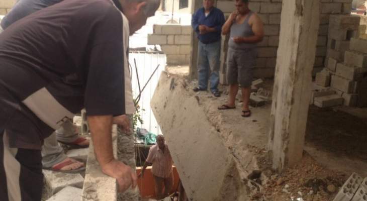 النشرة: سقوط أجزاء من سقف منزل داخل مخيم عين الحلوة ولا اصابات
