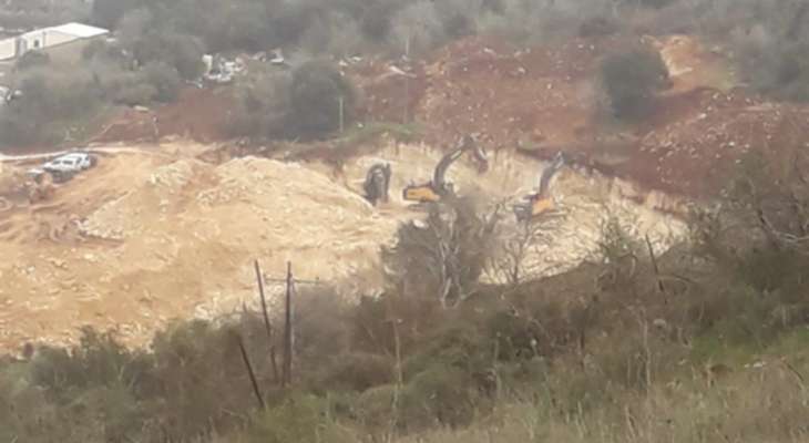 جرافة اسرائيلية أزالت الأشجار قبالة وادي هونين - قضاء مرجعيون