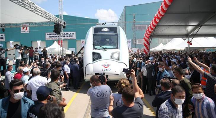 سلطات تركيا تبدأ باختبار أول قطار كهربائي من صنعها