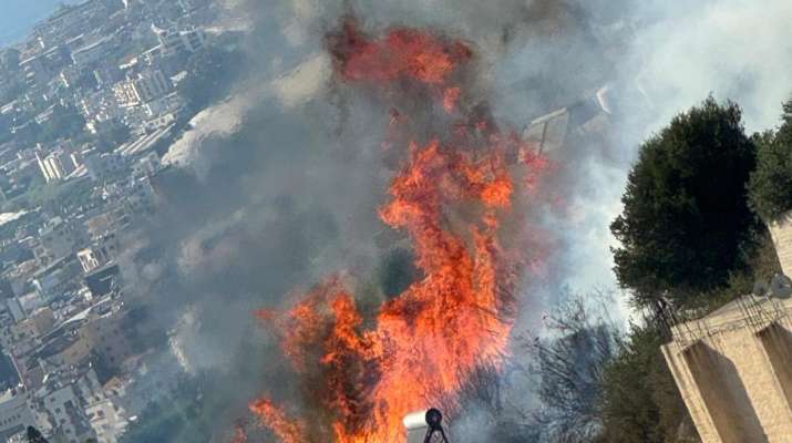 الدفاع المدني: إخماد حريق حرج في بلاط- جبيل قبل امتداد النيران إلى المنازل المجاورة