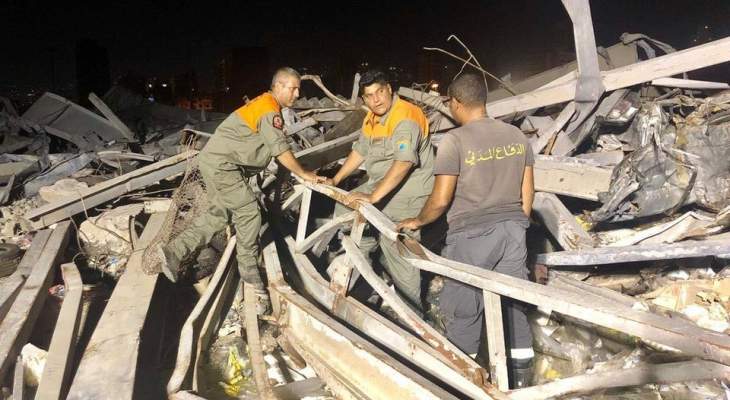 الدفاع المدني: عناصرنا يواصلون عمليات البحث والإنقاذ والمسح الميداني بمرفأ بيروت