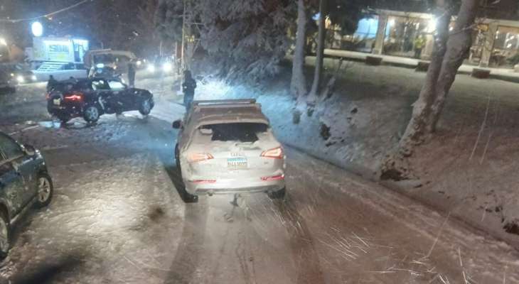 الدفاع المدني حذّر من سلوك طريقَي فقرا والأرز بسبب تراكم الثلوج: للتقيد بإرشادات السلامة