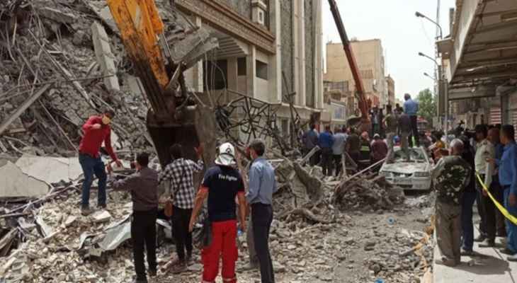 "فارس": 5 قتلى و27 جريحا نتيجة انهيار مبنى في مدينة آبادان جنوب غربي إيران
