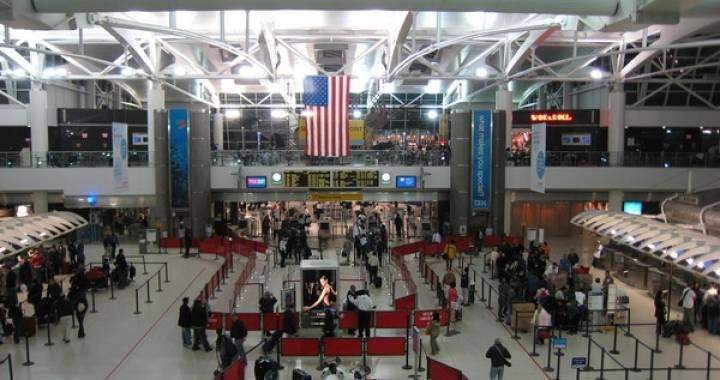 الغاء الرحلات المغادرة أو المتجهة إلى مطارات نيويورك بسبب عاصفة مرتقبة