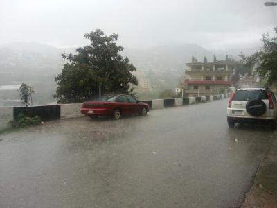 أمطار غزيرة في الضنية تسببت بسيول على الطرقات